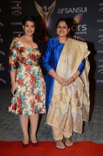 Sanah Kapoor, Supriya Pathak at the red carpet of Stardust awards on 21st Dec 2015